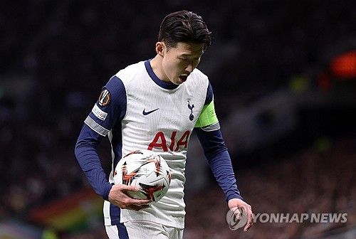 토트넘이 30일(한국시간) 공식 홈페이지를 통해 손흥민이 다가오는 보되/글림트(노르웨이)와의 2024-2025시즌 유럽축구연맹(UEFA) 유로파리그) 4강 1차전에 출전하지 못한다고 발표했다.&nbsp;연합뉴스