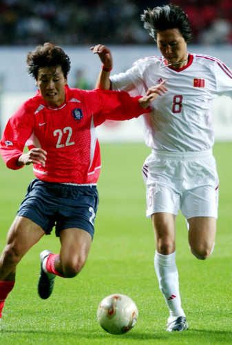 복수의 중국 매체들이 30일(한국시간) 전 중국 축구 국가대표팀 감독인 리 티에가 중국 법원으로부터 1심에서 받은 징역 20년형이 확정됐다고 보도했다.&nbsp;연합뉴스