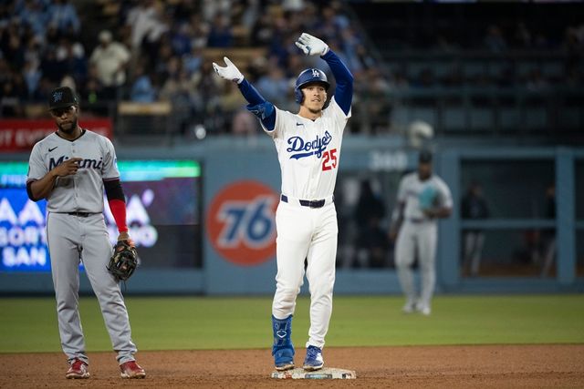 다저스 멀티 플레이어 에드먼(25번)은 올 시즌 팀 내 홈런, 타점 2위 등 맹활약을 이어가고 있다. 내년 3월 열릴 WBC에서 대표팀에 큰 힘이 될 수 있을지 벌써 많은 관심이 쏠린다. 연합뉴스 AP