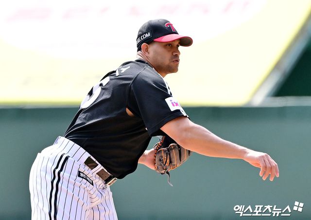 LG 투수 치리노스는 30일 대전한화생명볼파크에서 열린 '2025 신한 SOL Bank KBO 리그' 한화와 정규시즌 다섯 번째 맞대결에서 선발 등판했다. 6이닝 1실점 퀄리티스타트로 호투했지만, 팀 패배를 막지 못했다. 엑스포츠뉴스 DB