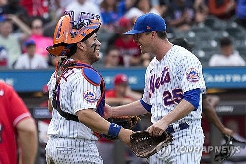 KBO리그 롯데 자이언츠에서 2015년부터 2019년까지 활약했던 미국 출신 좌완 브룩스 레일리가 4월 30일 뉴욕 메츠와 1+1년 계약을 체결했다. 사진 연합뉴스