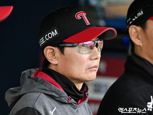 염경엽 LG 감독은 30일 대전한화생명볼파크에서 열릴 '2025 신한 SOL Bank KBO 리그' 한화와 정규시즌 다섯 번째 맞대결을 앞두고 윈에 관한 칭찬을 아끼지 않았다. 동시에 침체한 팀 타선이 살아나길 원했다. 엑스포츠뉴스 DB