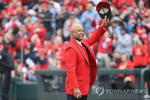 미국 메이저리그의 전설적인 유격수였던 아지 스미스가 오는 11월 메이저리그 레전드들과 한국을 방문, KBO리그 레전드들과의 스페셜 매치에 코치로 나선다. 사진 연합뉴스