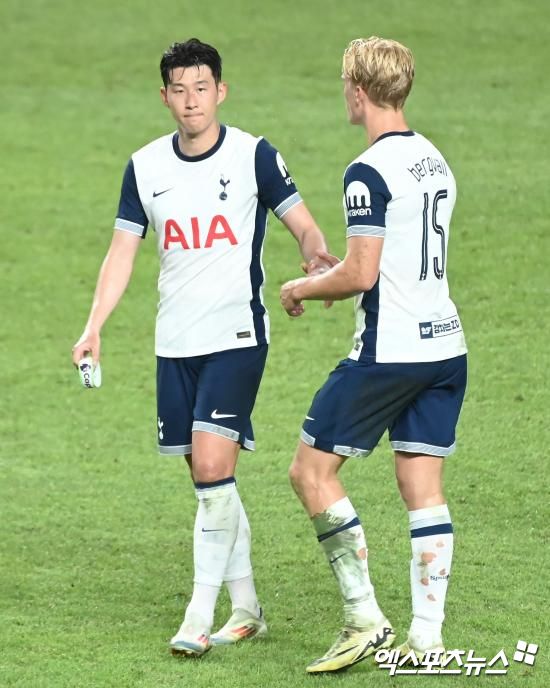 토트넘이 30일(한국시간) 구단 홈페이지를 통해 미드필더 베리발과 2031년까지 6년 재계약을 체결했다고 발표했다.&nbsp;엑스포츠뉴스DB