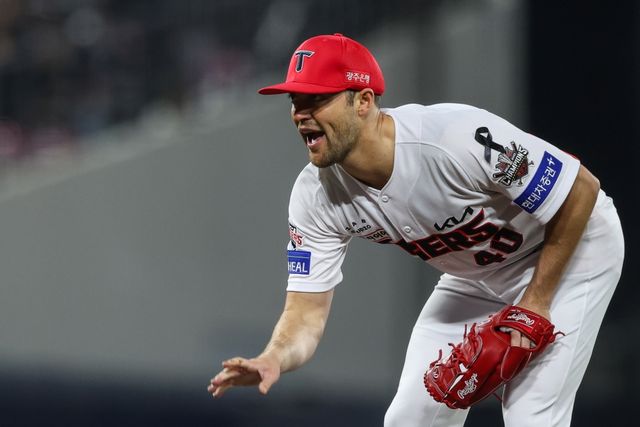 3일 오후 광주-KIA챔피언스필드에서 열린 2025 신한 SOL Bank KBO리그 삼성 라이온즈와 KIA 타이거즈의 경기, KIA가 3:1로 승리하면서 전날 패배를 설욕했다. KIA 선발 제임스 네일은 7이닝 3피안타 2사사구 2탈삼진 무실점으로 시즌 첫 승을 수확했다. KIA 타이거즈