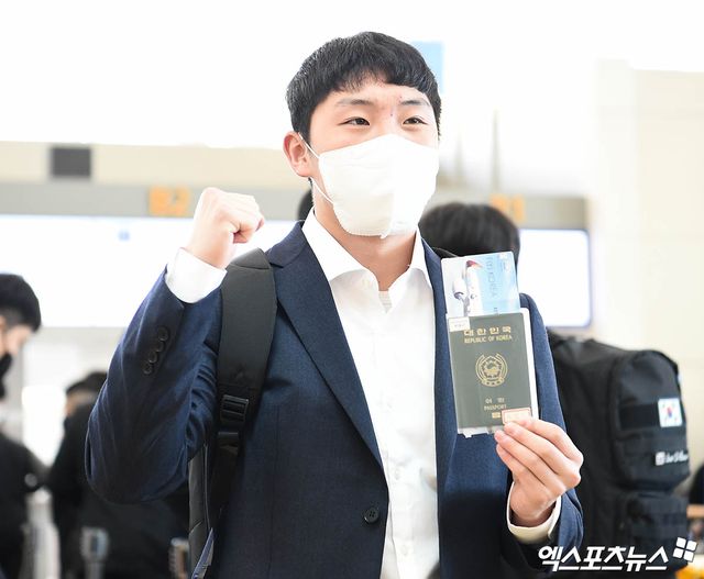 LG 투수 박명근은 3일 수원 KT위즈파크에서 열린 '2025 신한 SOL Bank KBO 리그' KT와 시즌 두 번째 맞대결에서 구원 등판했다. 최종 성적 1⅓이닝 무실점으로 5-1 팀 승리를 지켜 시즌 첫 세이브를 챙겼다. 엑스포츠뉴스 DB