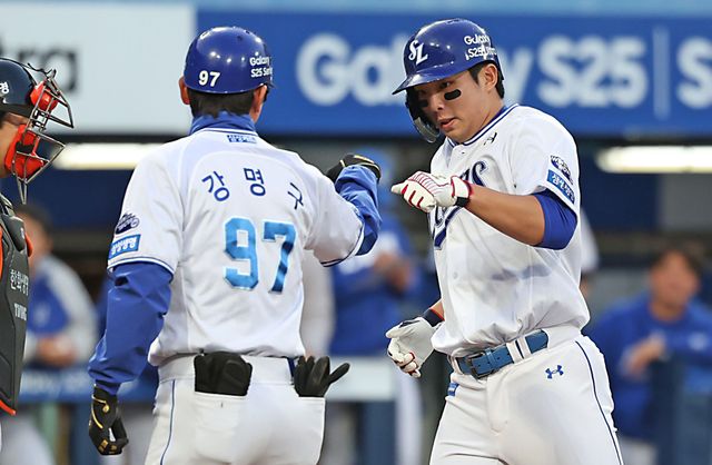 4일 대구삼성라이온즈파크에서 열린 2025 신한 SOL Bank KBO리그 한화 이글스와 삼성 라이온즈의 경기, 삼성이 완승을 거뒀다. 삼성 김영웅은 시즌 3호 홈런을 터뜨렸다. 삼성 라이온즈