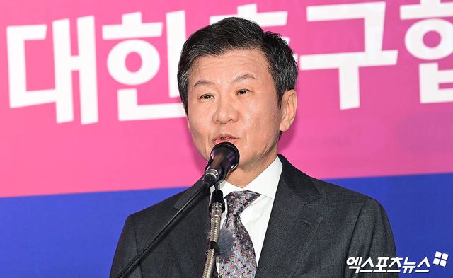 대한축구협회가 4일 오후 서울 용산구 HDC아이파크몰 내 회의실에서 2025년 정기 대의원총회를 개최했다. 이날 대의원총회는 재적 대의원 34명 가운데 25명이 참석했다. 이날 정 회장은 제55대 대한축구협회장으로 보고됐다.&nbsp;엑스포츠뉴스