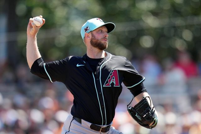 애리조나 다이아몬드백스 우완투수 메릴 켈리가 4일 미국 뉴욕주 브롱스의 양키스타디움에서 열린 2025 미국프로야구 메이저리그 뉴욕 양키스와의 원정경기에 선발 등판해 3⅔이닝 9피안타 3피홈런 3볼넷 2탈삼진 9실점으로 패전투수가 됐다. AP 연합뉴스