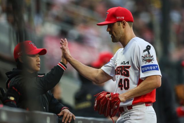 3일 오후 광주-KIA챔피언스필드에서 열린 2025 신한 SOL Bank KBO리그 삼성 라이온즈와 KIA 타이거즈의 경기, KIA가 3:1로 승리하면서 전날 패배를 설욕했다. KIA 선발 제임스 네일은 7이닝 3피안타 2사사구 2탈삼진 무실점으로 시즌 첫 승을 수확했다. KIA 타이거즈