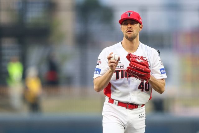 3일 오후 광주-KIA챔피언스필드에서 열린 2025 신한 SOL Bank KBO리그 삼성 라이온즈와 KIA 타이거즈의 경기, KIA가 3:1로 승리하면서 전날 패배를 설욕했다. KIA 선발 제임스 네일은 7이닝 3피안타 2사사구 2탈삼진 무실점으로 시즌 첫 승을 수확했다. KIA 타이거즈