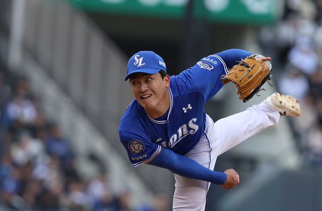 박진만 감독이 이끄는 삼성 라이온즈는 3일 대구삼성라이온즈파크에서 2025 신한 SOL Bank KBO리그 한화 이글스와의 홈경기를 치른다. 이날 경기를 앞두고 삼성은 투수 이재희의 엔트리를 말소, 이승민을 콜업했다. 삼성 라이온즈