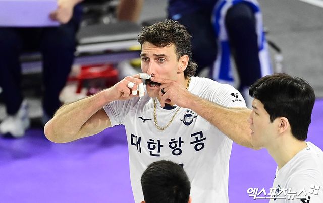 대한항공 러셀이 5일 인천 계양체육관에서 열린 V리그 남자부 챔피언결정전 3차전 현대캐피탈과의 경기에서 세리머니하고 있다. 엑스포츠뉴스 인천, 박지영 기자