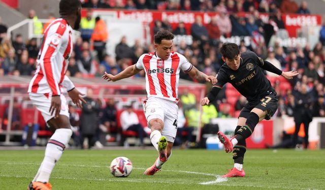 퀸즈파크레인저스(QPR)은 5일(한국시간) 오후 11시 영국 런던에 위치한 로프터스 로드에서 열리는 카디프 시티와의 2024-2025시즌 잉글랜드 챔피언십(2부) 40라운드 홈경기를 앞두고 선발 명단을 공개했다. 지난달 30일 스토크 시티와의 잉글랜드 챔피언십 39라운드 원정 경기에서 득점에 성공해 영국 무대 데뷔골을 터트린 양민혁은 선발 명단에 이름을 올리면서 2경기 연속 공격포인트를 노린다. QPR