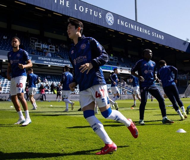 퀸즈파크레인저스(QPR)는 5일(한국시간) 영국 런던에 위치한 로프터스 로드에서 열린 카디프 시티와의 2024-2025시즌 잉글랜드 챔피언십(2부) 40라운드 홈경기에서 0-0 무승부를 거뒀다. 카디프전 무승부로 QPR은 최근 7경기 연속 무승(2무5패)을 기록했다. 직전 경기에서 영국 무대 데뷔골을 터트렸던 양민혁은 이날 선발로 나왔지만 공격포인트를 올리지 못해 후반 16분 교체되면서 61분만 소화했다. QPR SNS