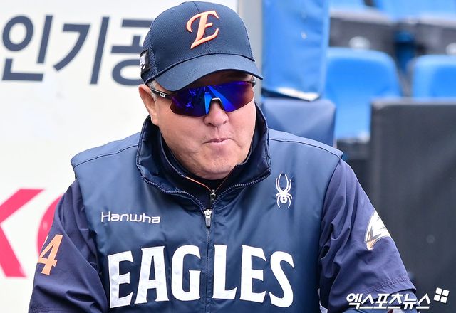 김경문 감독이 이끄는 한화 이글스는 5일 대구삼성라이온즈파크에서 2025 신한 SOL Bank KBO리그 삼성 라이온즈와의 원정경기를 치른다. 전날 삼성에게 0-5 완패를 당하며 4연패에 빠진 한화는 이날 연패 탈출을 노린다. 대구, 김한준 기자 