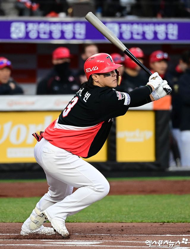 KIA 내야수 김선빈은 5일 열릴 예정이던(우천 취소) '2025 신한 SOL Bank KBO 리그' LG와 맞대결을 앞두고 1군에서 말소됐다. 그는 왼쪽 종아리 부상을 회복할 전망이다. 엑스포츠뉴스 DB