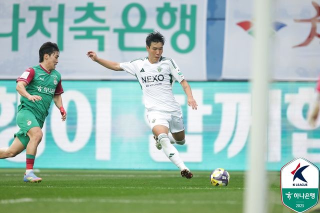 전북이 5일 대전월드컵경기장에서 열린 대전하나시티즌과의 ‘하나은행 K리그1 2025’ 7라운드 원정 경기에서 전진우와 전병관의&nbsp;골로 2-0으로 승리했다. 한국프로축구연맹