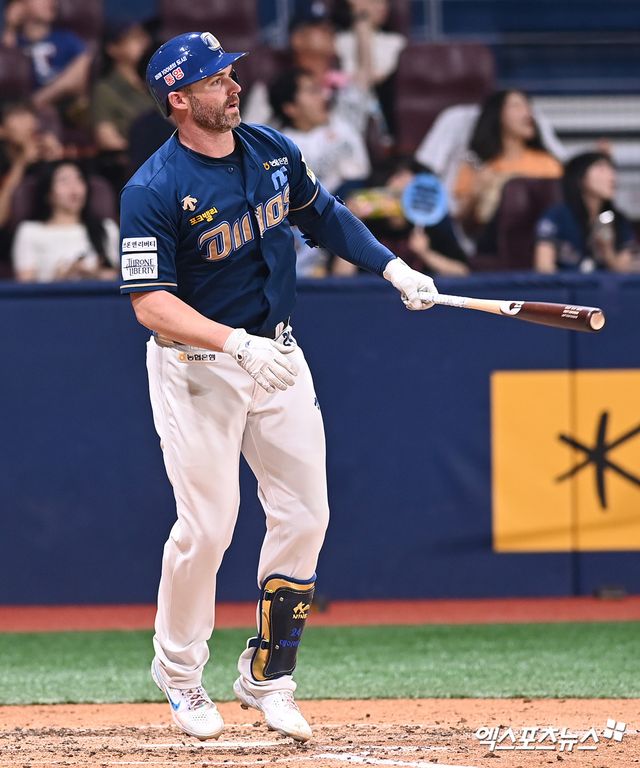 ​​NC 내야수 데이비슨은 5일 고척 스카이돔에서 열린 '2025 신한 SOL Bank KBO 리그' 키움과 정규시즌 두 번째 맞대결에서 4번타자 1루수로 선발 출전했다. 5-5로 팽팽한 승부가 이어졌던 6회초 1타점 적시타로 결승타를 기록했다. 엑스포츠뉴스 DB