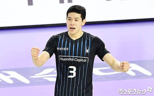 현대캐피탈 황승빈이 5일 인천 계양체육관에서 열린 V리그 남자부 챔피언결정전 3차전 대한항공과의 경기에서 세리머니하고 있다. 엑스포츠뉴스 인천, 박지영 기자