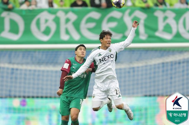 전북이 5일 대전월드컵경기장에서 열린 대전하나시티즌과의 ‘하나은행 K리그1 2025’ 7라운드 원정 경기에서 전진우와 전병관의&nbsp;골로 2-0으로 승리했다. 한국프로축구연맹