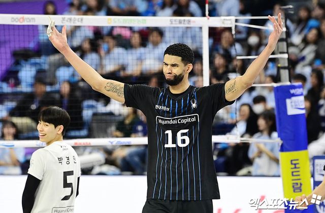 현대캐피탈 레오가 5일 인천 계양체육관에서 열린 V리그 남자부 챔피언결정전 3차전 대한항공과의 경기에서 세리머니하고 있다. 엑스포츠뉴스 인천, 박지영 기자