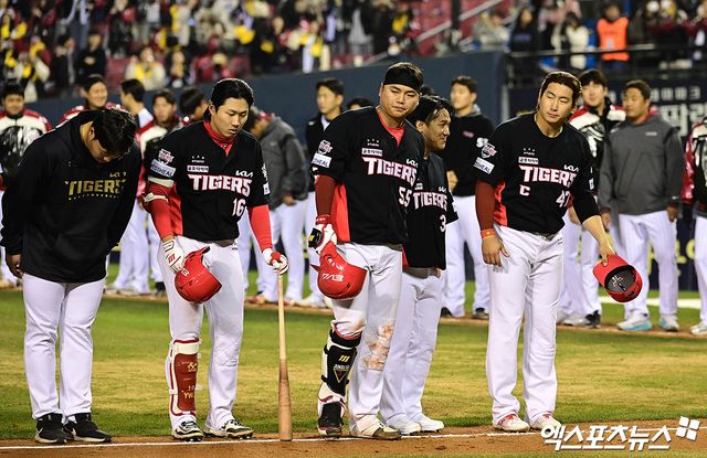 KIA는 6일 잠실구장에서 열린 '2025 신한 SOL Bank KBO 리그' LG와 정규시즌 2차전에서 1-5로 패했다. 경기 초반 불안한 수비가 나오며 상대에 주도권을 내줬다. 엑스포츠뉴스 DB