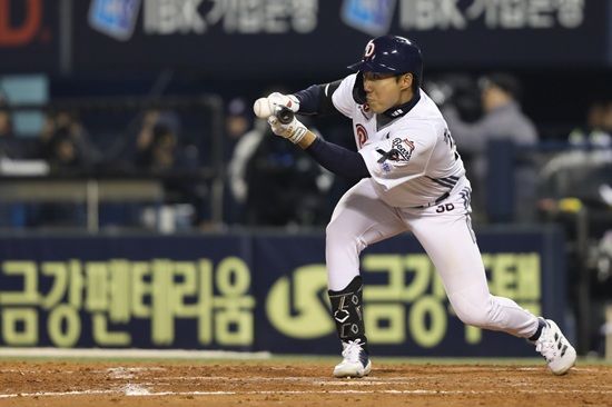 두산 베어스 외야수 추재현이 6일 사직 롯데전에서 4안타 맹타를 휘두르면서 친정팀을 울렸다. 두산 베어스