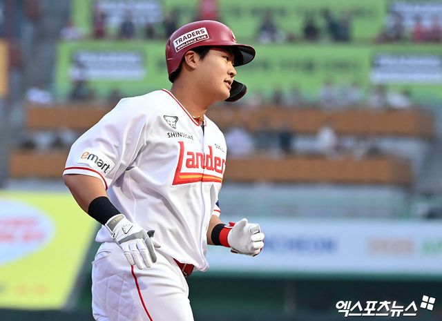 16일 오후 인천SSG랜더스필드에서 열린 '2024 신한 SOL Bank KBO리그' KIA 타이거즈와 SSG 랜더스의 경기, 2회말 1사 3루 SSG 고명준이 투런 홈런을 날린 후 그라운드를 돌고 있다. 엑스포츠뉴스 DB