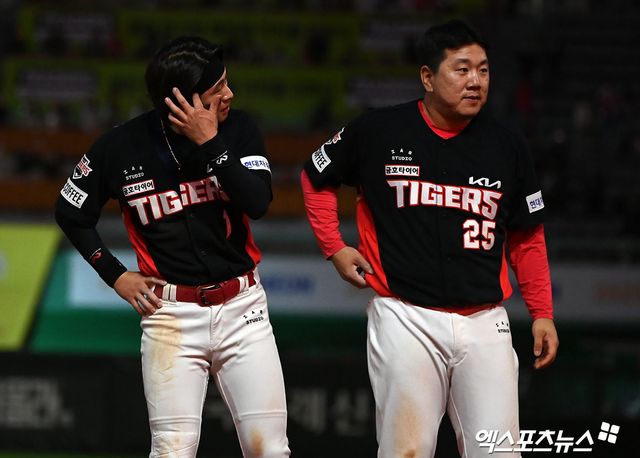 KIA 외야수 이우성(오른쪽)은 6일 잠실구장에서 열린 '2025 신한 SOL Bank KBO 리그' LG와 정규시즌 2차전에서 2번타자 좌익수로 선발 출전했다. 2회말 홍창기 적시타 때 치명적인 포구 실책을 저지르며 추가 실점을 허용했다. 엑스포츠뉴스 DB