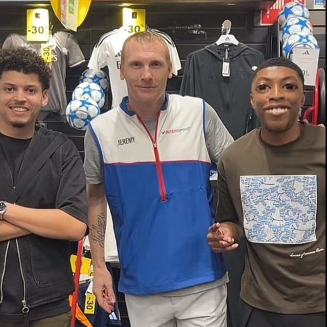 프랑스 매체 '레퀴프'가 7일(한국시간) 과거 바르셀로나에서 뛰었던 스타 수비수 제레미 마티유의 깜짝 놀랄 근황을 전했다.&nbsp;SNS