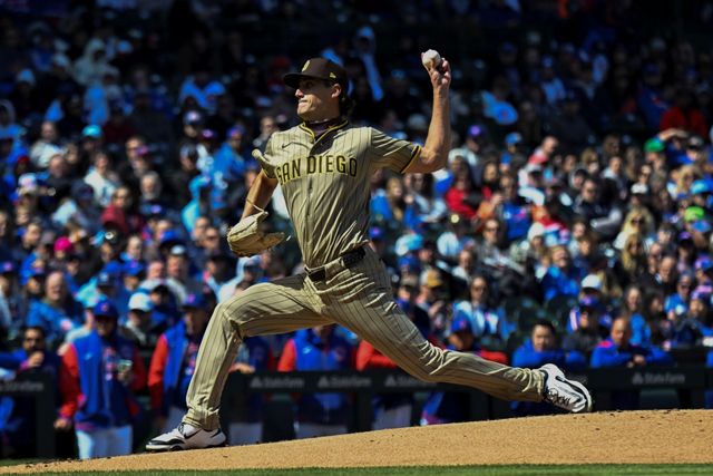 샌디에이고 파드리스 좌완투수 카일 하트가 7일 미국 일리노이주 시카고의 리글리필드에서 열린 2025 미국프로야구 메이저리그 시카고 컵스와의 홈경기에 선발 등판해 ⅔이닝 2피안타 4볼넷 5실점을 기록했다. AP 연합뉴스