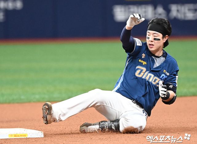 NC 외야수 박건우는 지난 6일 고척 스카이돔에서 열린 '2025 신한 SOL Bank KBO 리그' 키움과 정규시즌 세 번째 맞대결에서 5번타자 중견수로 선발 출전했다. 안타와 볼넷으로 3출루 경기를 펼쳐 공격에 활력을 불어넣던 중 왼쪽 햄스트링을 다쳐 교체됐다. 8일 병원 검진에 들어갈 예정이다. 엑스포츠뉴스 DB