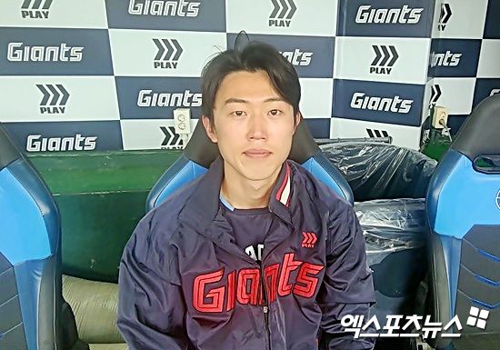 롯데 자이언츠 내야수 전민재가 친정 팀 두산 베어스와 첫 맞대결에서 인상적인 활약을 선보였다. 사직, 김근한 기자