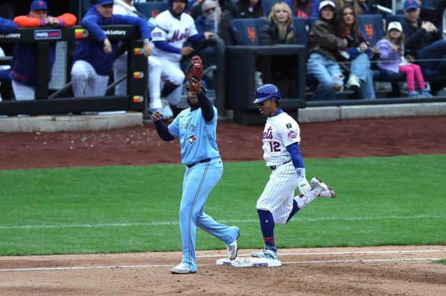 미국프로야구 토론토 블루제이스가 7일 블라디미르 게레로 주니어와 14년 5억 달러 규모의 연장 계약에 합의했다. 아직 구단의 공식 발표는 나오지 않았으며, 이번 계약은 종전 조지 스프링어의 6년 1억 5000만 달러 계약을 뛰어넘는 구단 역사상 최대 규모의 계약이다. AFP 연합뉴스