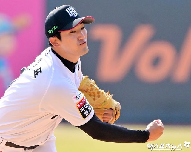  8일 오후 수원KT위즈파크에서 열린 '2025 신한 SOL Bank KBO리그' LG 트윈스와 KT 위즈의 시범경기, 1회초 KT 선발투수 고영표가 공을 힘차게 던지고 있다. 엑스포츠뉴스 DB