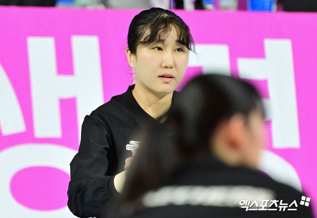 정관장 염혜선이 8일 인천 삼산월드체육관에서 V리그 여자부 챔피언결정전 5차전 흥국생명과의 경기를 앞두고 몸을 풀고 있다. 엑스포츠뉴스 인천, 김한준 기자