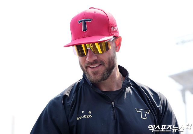 KIA 내야수 위즈덤은 8일 사직구장에서 열릴 '2025 신한 SOL Bank KBO 리그' 롯데와 정규시즌 첫 번째 맞대결에서 2번타자 1루수로 선발 출전한다. 직전 경기였던 6일 잠실 LG전에서 5번타자로 배치됐지만, 한 경기 만에 2번으로 복귀했다. 엑스포츠뉴스 DB