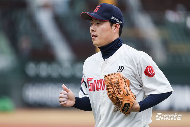 롯데 내야수 고승민은 8일 사직구장에서 열릴 '2025 신한 SOL Bank KBO 리그' KIA와 정규시즌 첫 번째 맞대결에서 7번 지명타자로 선발 출전한다. 왼쪽 내복사근 부상에서 돌아와 타격감 회복에 초점을 맞춘다. 롯데 자이언츠