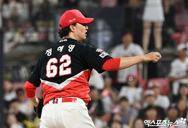 KIA 투수 정해영은 8일 사직구장에서 열린 '2025 신한 SOL Bank KBO 리그' 롯데와 정규시즌 첫 번째 맞대결에서 구원 등판했다. 이날 시즌 첫 삼자범퇴 깔끔한 투구로 세이브를 기록. 5-4 팀 승리를 지켰다. 엑스포츠뉴스 DB