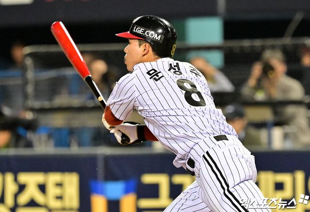 26일 오후 서울 송파구 잠실야구장에서 열린 '2025 신한 SOL Bank KBO리그' 한화 이글스와 LG 트윈스의 경기, 5회말 무사 1루 LG 문성주가 타격을 하고 있다. 엑스포츠뉴스DB