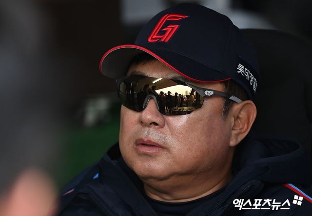 김태형 롯데 감독은 8일 사직구장에서 열릴 '2025 신한 SOL Bank KBO 리그' KIA와 정규시즌 첫 번째 맞대결을 앞두고 직전 경기(6일 사직 두산전)을 돌아보며 자신의 투수 교체 실수를 인정했다. 엑스포츠뉴스 DB