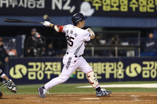 두산 베어스 포수 양의지가 8일 잠실 한화전에서 4타수 3안타 1홈런 2타점 1득점으로 팀 승리에 큰 힘을 보탰다. 두산 베어스