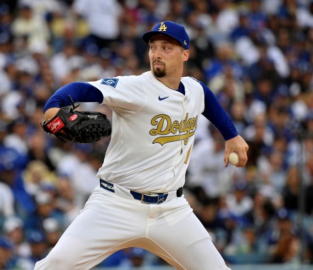 LA 다저스 블레이크 스넬이 7일 어깨 염증으로 15일짜리 부상자 명단에 등재된 가운데, 메이저리그 공식 홈페잊 MLB.com을 통해 3주 동안 어깨 통증을 참고 던졌다고 털어놨다. 그러면서 건강을 회복한 뒤 몇 주 내로 돌아오겠다고 다짐했다. UPI 연합뉴스