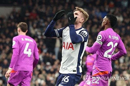 유럽축구이적시장 전문 기자 파브리치오 로마노가 지난 7일(한국시간) 자신의 사회관계망서비스(SNS) X를 통해 토트넘이 베르너를 완전영입하지 않는다고 전했다. 연합뉴스