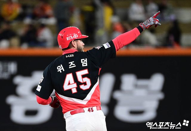KIA 내야수 위즈덤은 8일 사직구장에서 열릴 '2025 신한 SOL Bank KBO 리그' 롯데와 정규시즌 첫 번째 맞대결에서 2번타자 1루수로 선발 출전한다. 직전 경기였던 6일 잠실 LG전에서 5번타자로 배치됐지만, 한 경기 만에 2번으로 복귀했다. 엑스포츠뉴스 DB