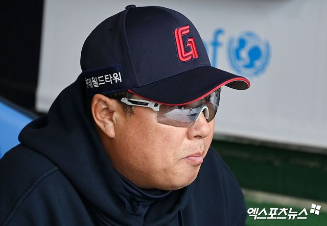 김태형 롯데 감독은 8일 사직구장에서 열릴 '2025 신한 SOL Bank KBO 리그' KIA와 정규시즌 첫 번째 맞대결을 앞두고 직전 경기(6일 사직 두산전)을 돌아보며 자신의 투수 교체 실수를 인정했다. 엑스포츠뉴스 DB