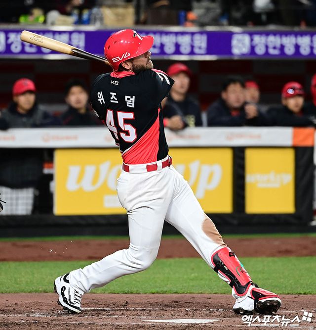 KIA 내야수 위즈덤은 8일 사직구장에서 열릴 '2025 신한 SOL Bank KBO 리그' 롯데와 정규시즌 첫 번째 맞대결에서 2번타자 1루수로 선발 출전한다. 직전 경기였던 6일 잠실 LG전에서 5번타자로 배치됐지만, 한 경기 만에 2번으로 복귀했다. 엑스포츠뉴스 DB