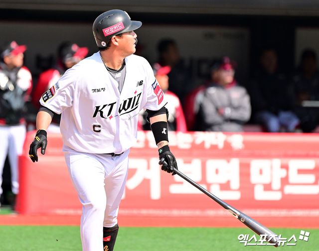 8일 오후 수원KT위즈파크에서 열린 '2025 신한 SOL Bank KBO리그' LG 트윈스와 KT 위즈의 시범경기, 4회말 1사 3루 KT 장성우가 투런 홈런을 날린 후 그라운드를 돌고 있다. 엑스포츠뉴스 DB