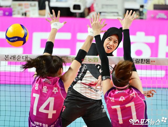 정관장 메가가 8일 인천 삼산월드체육관에서 열린 V리그 여자부 챔피언결정전 5차전 흥국생명과의 경기에서 공격하고 있다. 엑스포츠뉴스 인천, 김한준 기자